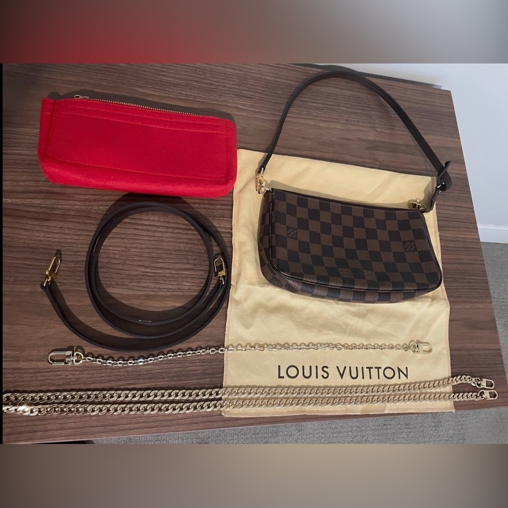 Louis Vuitton Pochette
Accessoires Damier Ebene